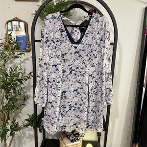 BCBGeneration Blue and White Floral Relaxed long sleeve dress size small